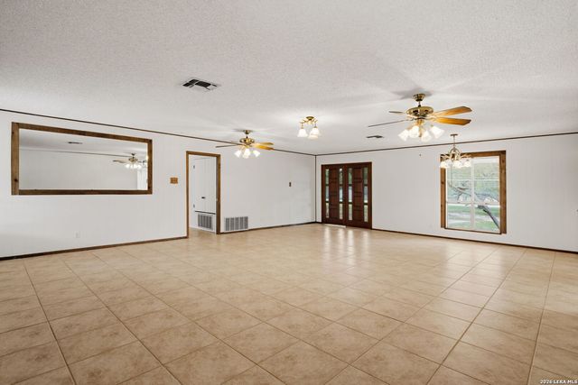 105 Deer Run, Pleasanton, TX 78064