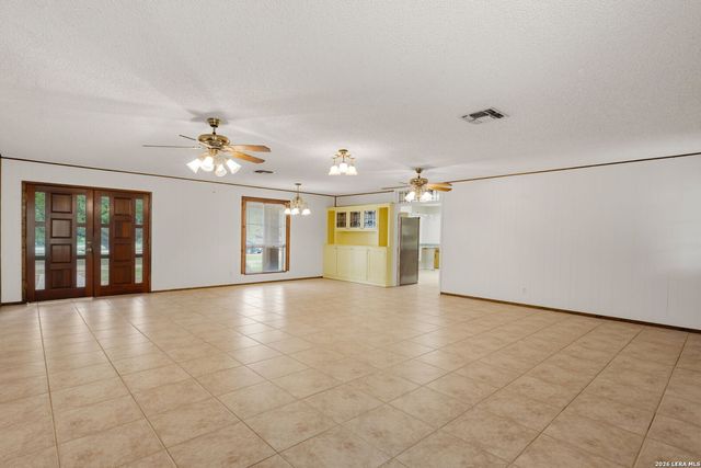 105 Deer Run, Pleasanton, TX 78064