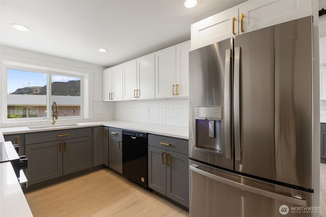 77 Diamond Avenue, Electric City, WA 99123