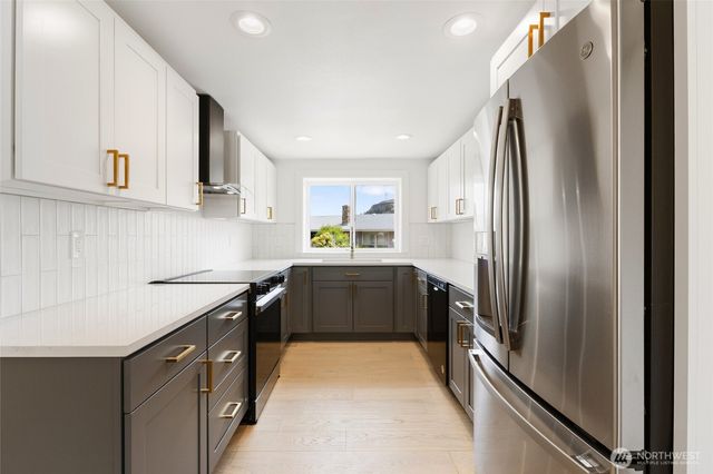 77 Diamond Avenue, Electric City, WA 99123