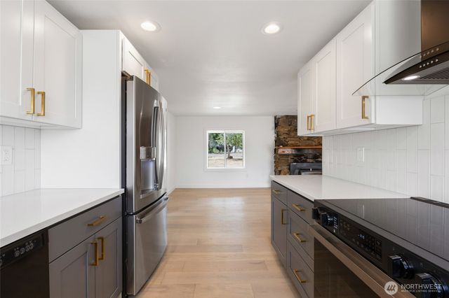 77 Diamond Avenue, Electric City, WA 99123