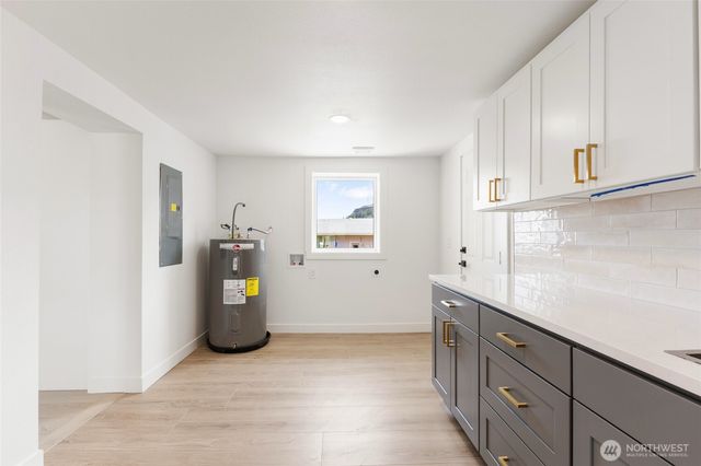 77 Diamond Avenue, Electric City, WA 99123