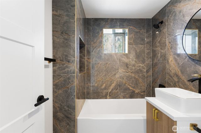 77 Diamond Avenue, Electric City, WA 99123