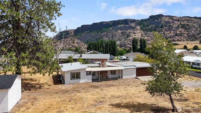 77 Diamond Avenue, Electric City, WA 99123