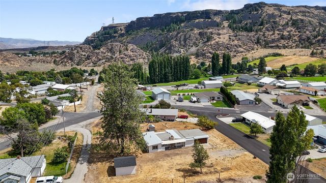 77 Diamond Avenue, Electric City, WA 99123