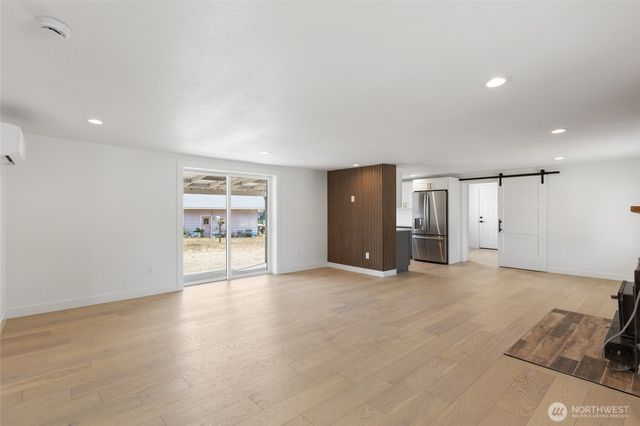 77 Diamond Avenue, Electric City, WA 99123