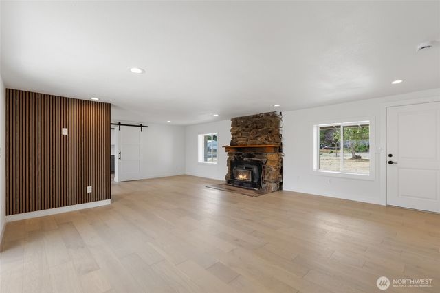 77 Diamond Avenue, Electric City, WA 99123