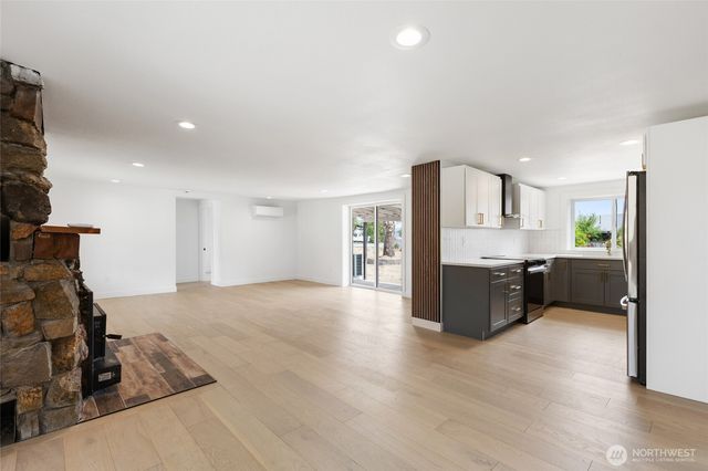 77 Diamond Avenue, Electric City, WA 99123