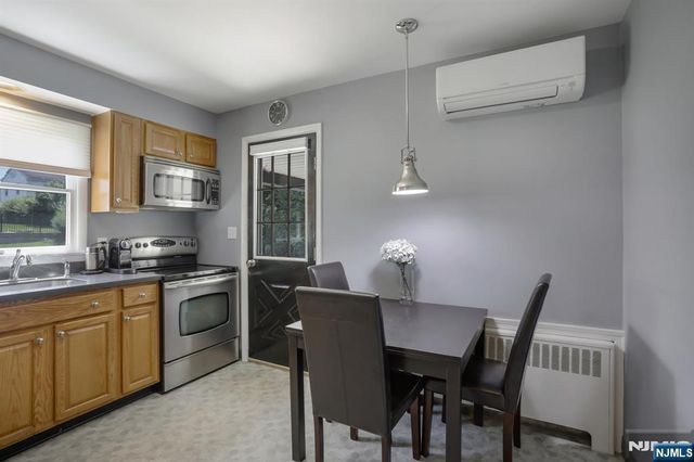 8 Windsor Road, West Milford, NJ 07480