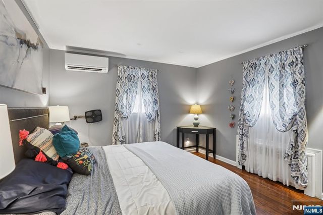8 Windsor Road, West Milford, NJ 07480