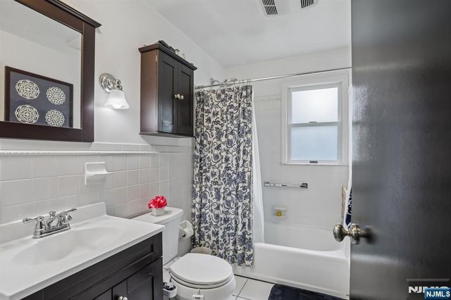 8 Windsor Road, West Milford, NJ 07480