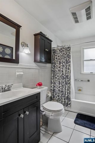 8 Windsor Road, West Milford, NJ 07480