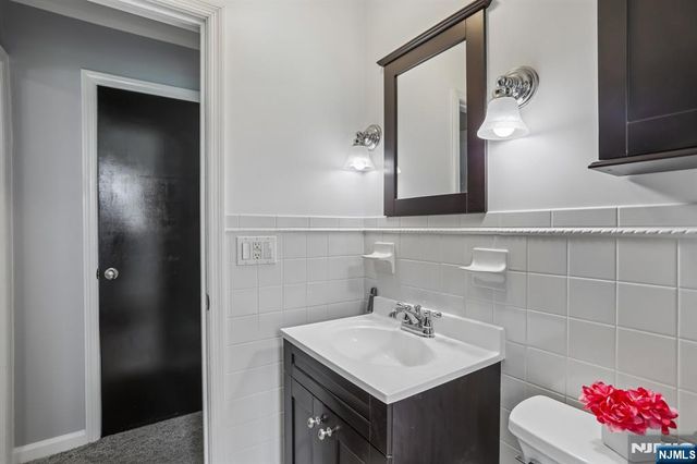 8 Windsor Road, West Milford, NJ 07480