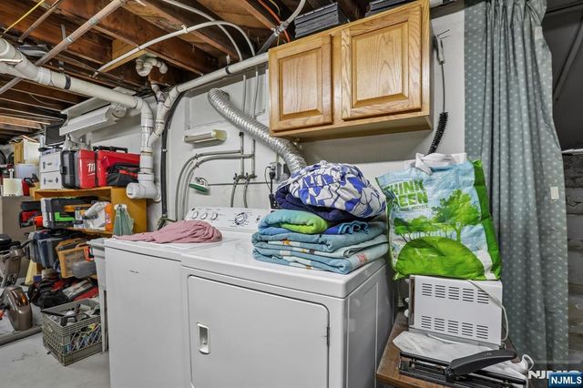 8 Windsor Road, West Milford, NJ 07480
