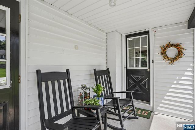 8 Windsor Road, West Milford, NJ 07480