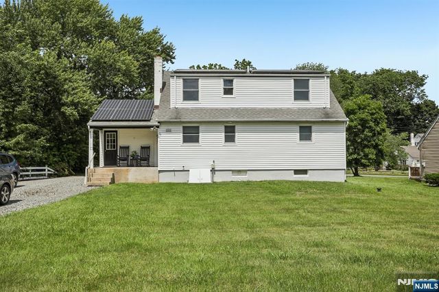 8 Windsor Road, West Milford, NJ 07480