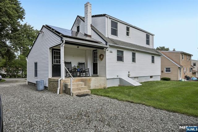 8 Windsor Road, West Milford, NJ 07480