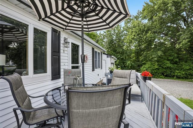 8 Windsor Road, West Milford, NJ 07480