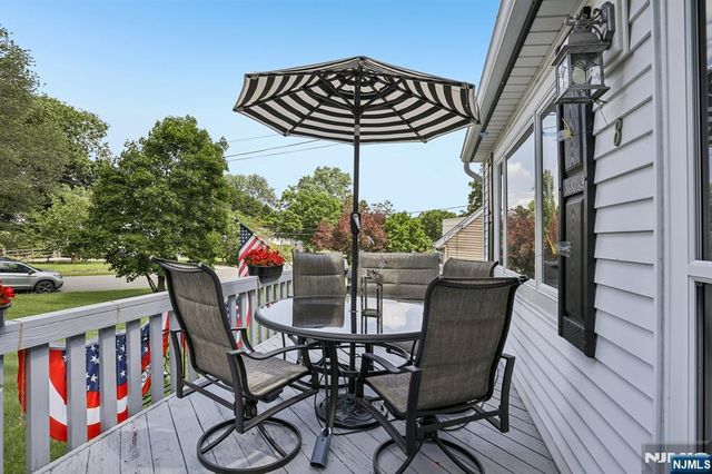 8 Windsor Road, West Milford, NJ 07480