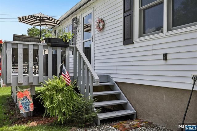 8 Windsor Road, West Milford, NJ 07480