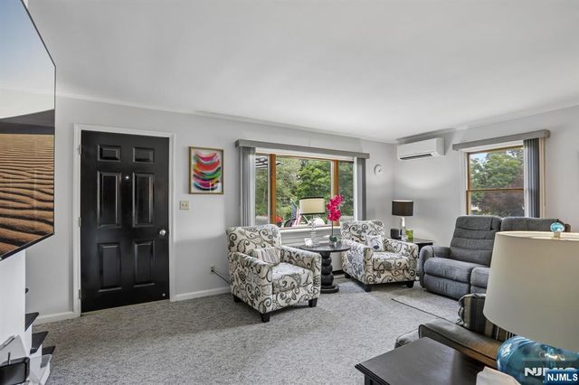 8 Windsor Road, West Milford, NJ 07480