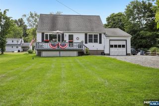 8 Windsor Road, West Milford, NJ 07480