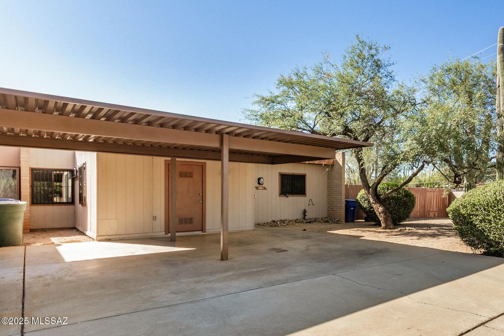 1741 W Calle Del Rey, Tucson, AZ 85713