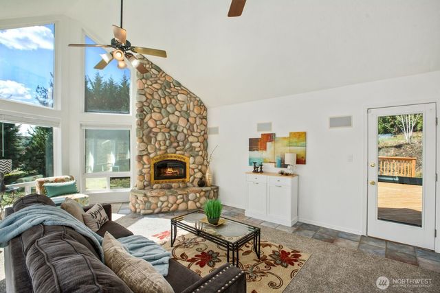 211 Basswood Drive, Silverlake, WA 98645