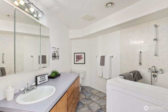 211 Basswood Drive, Silverlake, WA 98645