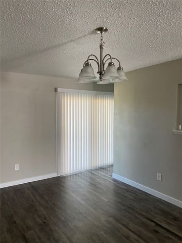 802 Las Palmas Drive, Grand Prairie, TX 75052