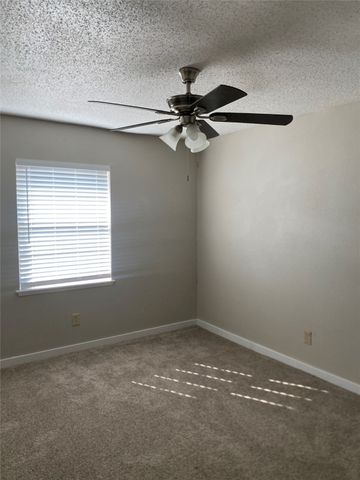 802 Las Palmas Drive, Grand Prairie, TX 75052