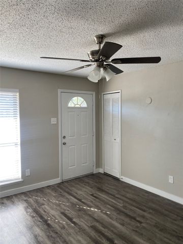 802 Las Palmas Drive, Grand Prairie, TX 75052