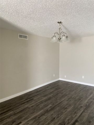 802 Las Palmas Drive, Grand Prairie, TX 75052