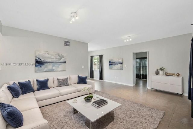 435 NE 69th St, Miami, FL 33138