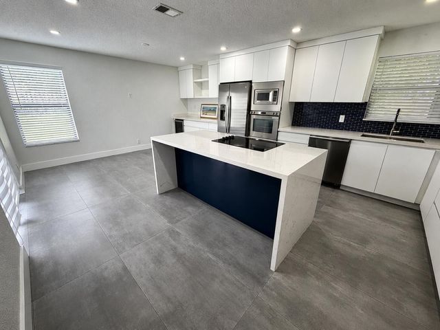 4683 NW 99th Terrace, Sunrise, FL 33351