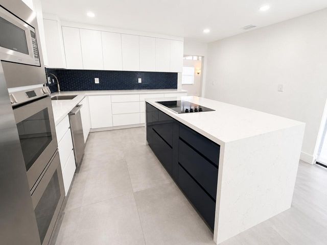 4683 NW 99th Terrace, Sunrise, FL 33351