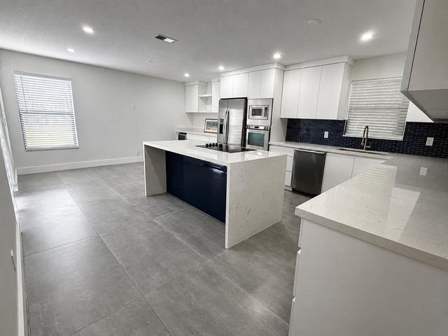 4683 NW 99th Terrace, Sunrise, FL 33351