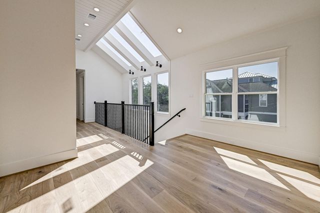 1520 Nicholson Street, Houston, TX 77008