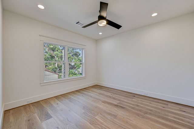 1520 Nicholson Street, Houston, TX 77008