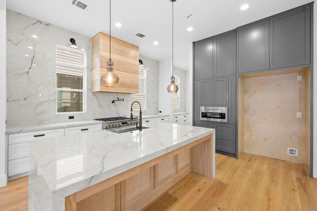 1520 Nicholson Street, Houston, TX 77008