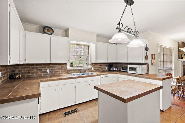 118 Pine Ridge Road, Florence, MS 39073