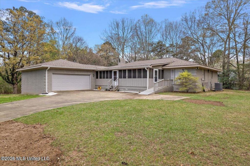 118 Pine Ridge Road, Florence, MS 39073