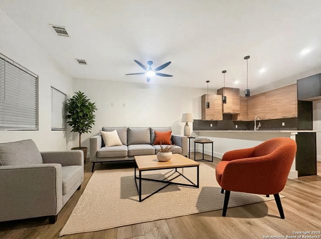 721-723 Iowa 721 723, San Antonio, TX 78203