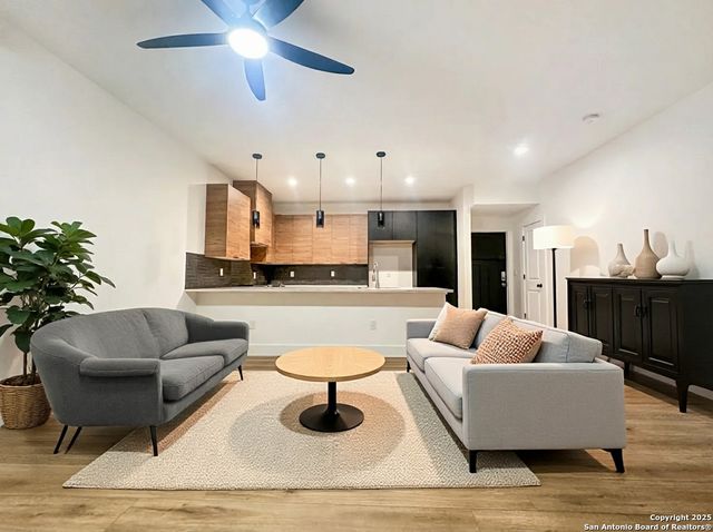 721-723 Iowa 721 723, San Antonio, TX 78203