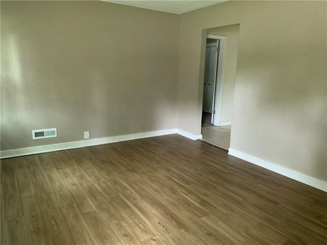 10821 BENNINGTON Avenue, Kansas City, MO 64134