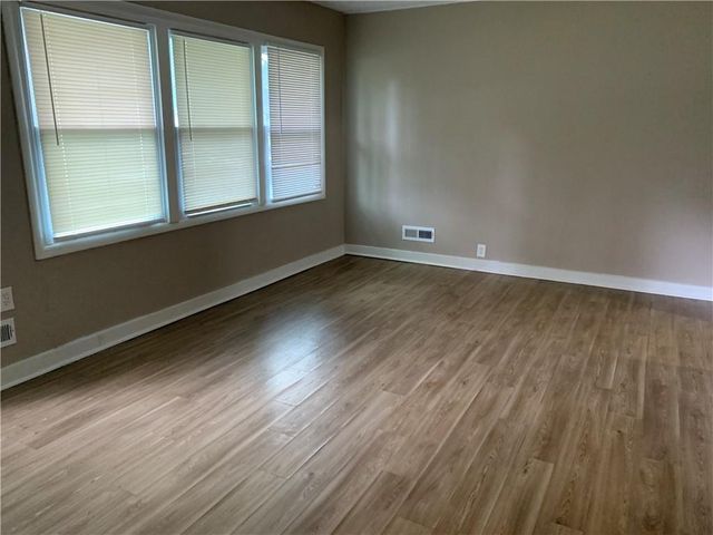10821 BENNINGTON Avenue, Kansas City, MO 64134