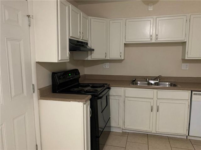 10821 BENNINGTON Avenue, Kansas City, MO 64134