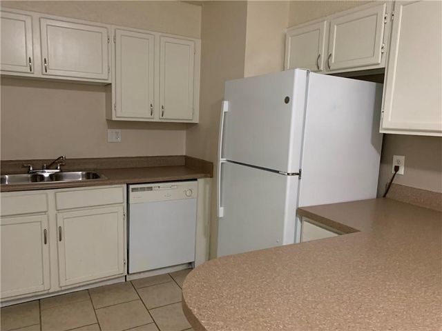 10821 BENNINGTON Avenue, Kansas City, MO 64134