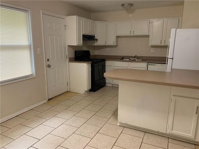10821 BENNINGTON Avenue, Kansas City, MO 64134