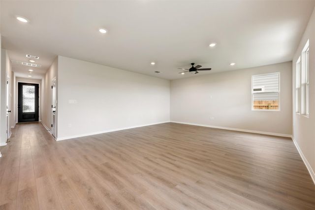 132 Prairie Falls DR, Hutto, TX 78634
